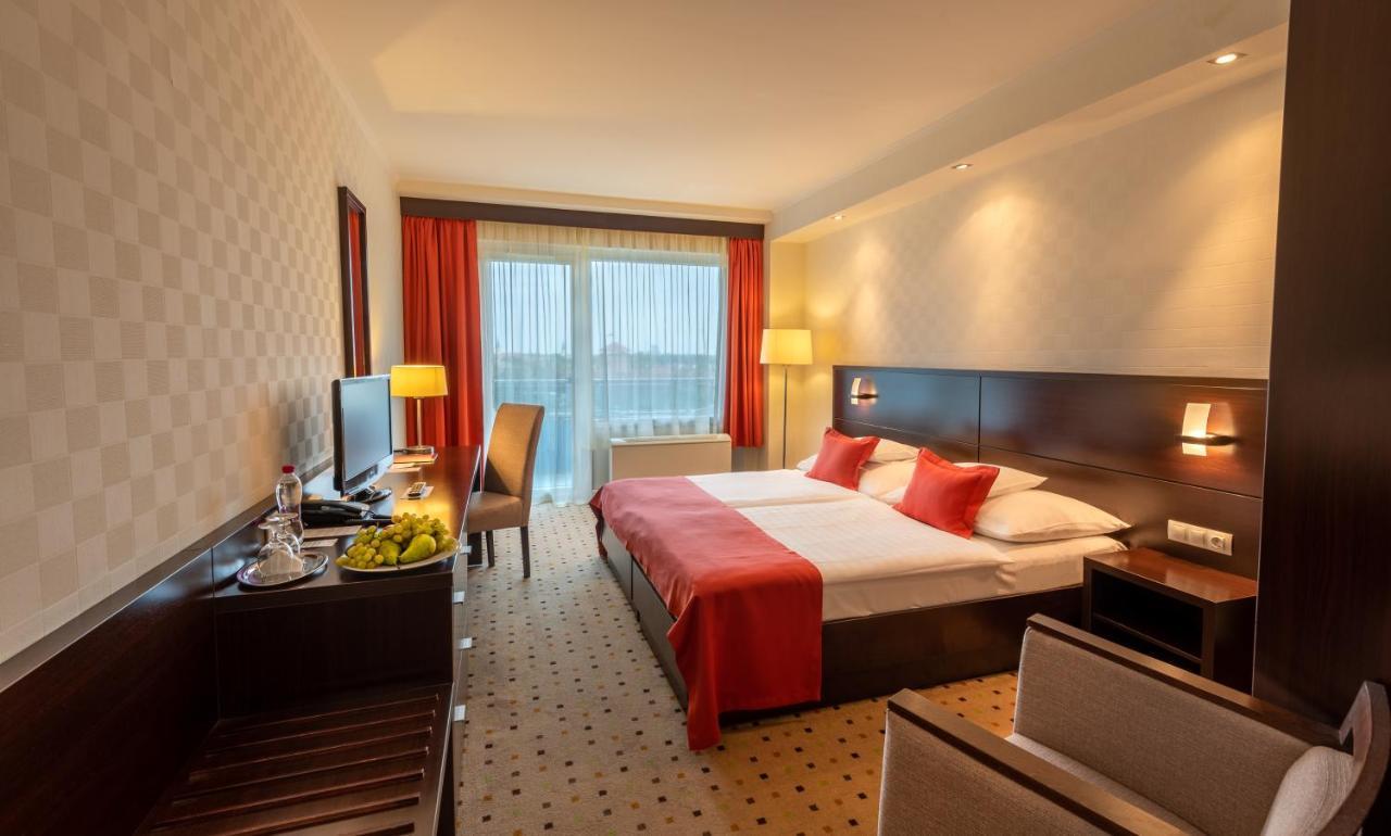 Hunguest Hotel Дьюла Екстер'єр фото