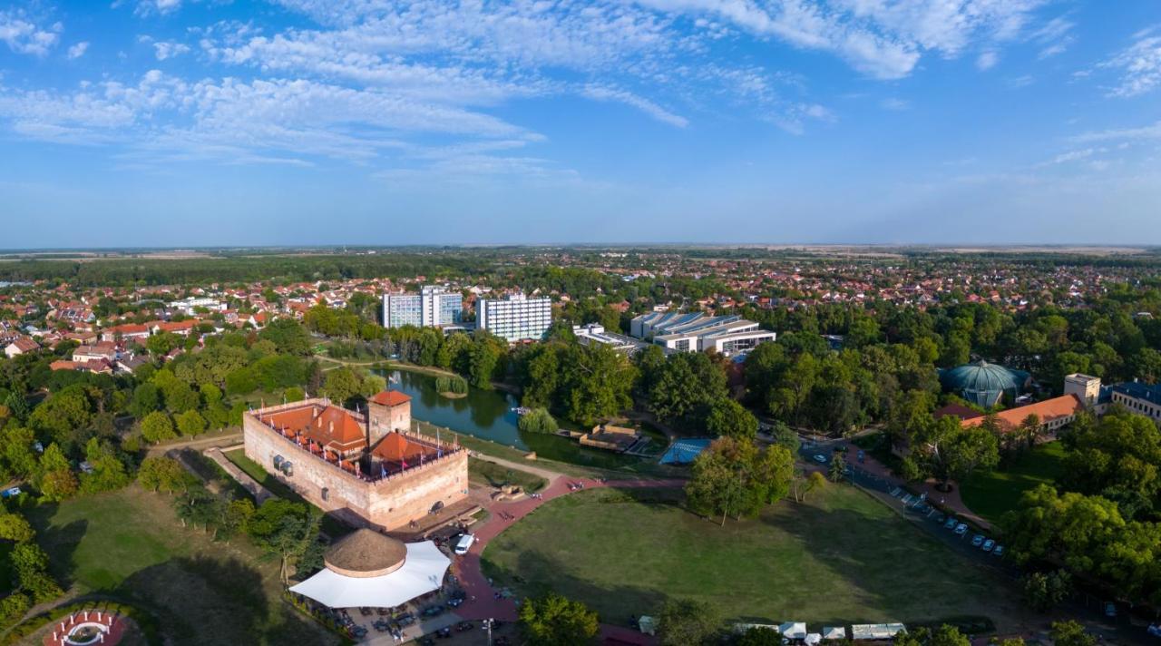 Hunguest Hotel Дьюла Екстер'єр фото