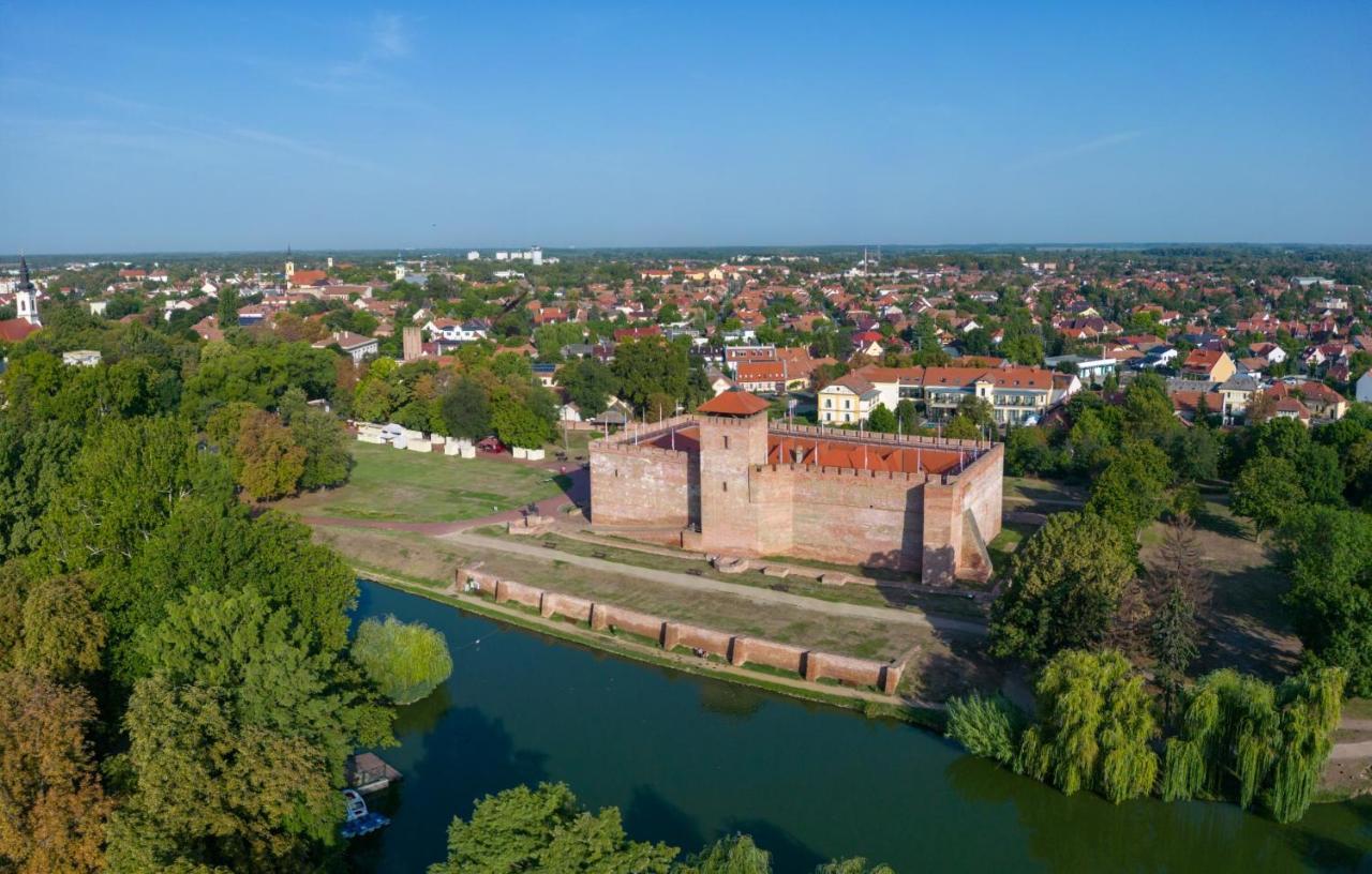 Hunguest Hotel Дьюла Екстер'єр фото