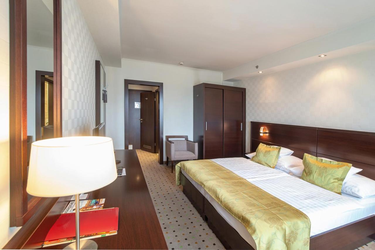 Hunguest Hotel Дьюла Екстер'єр фото