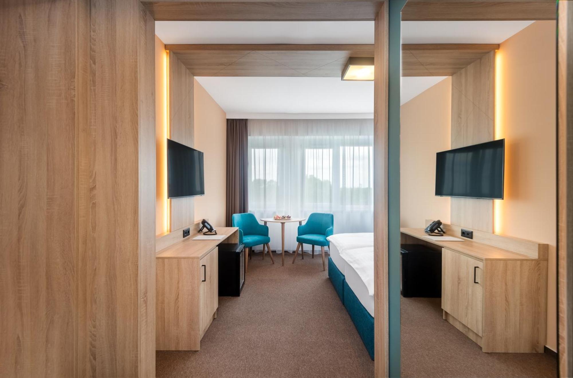 Hunguest Hotel Дьюла Екстер'єр фото
