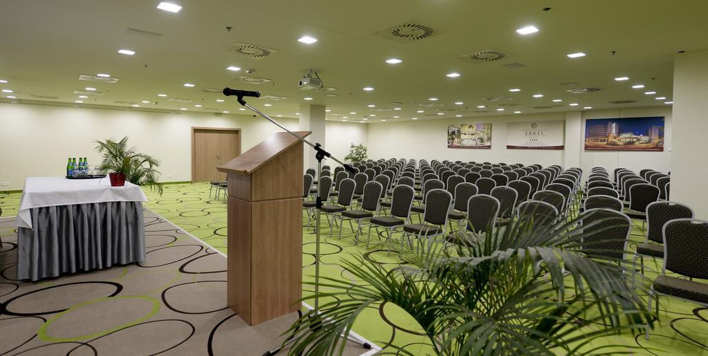 Hunguest Hotel Дьюла Екстер'єр фото
