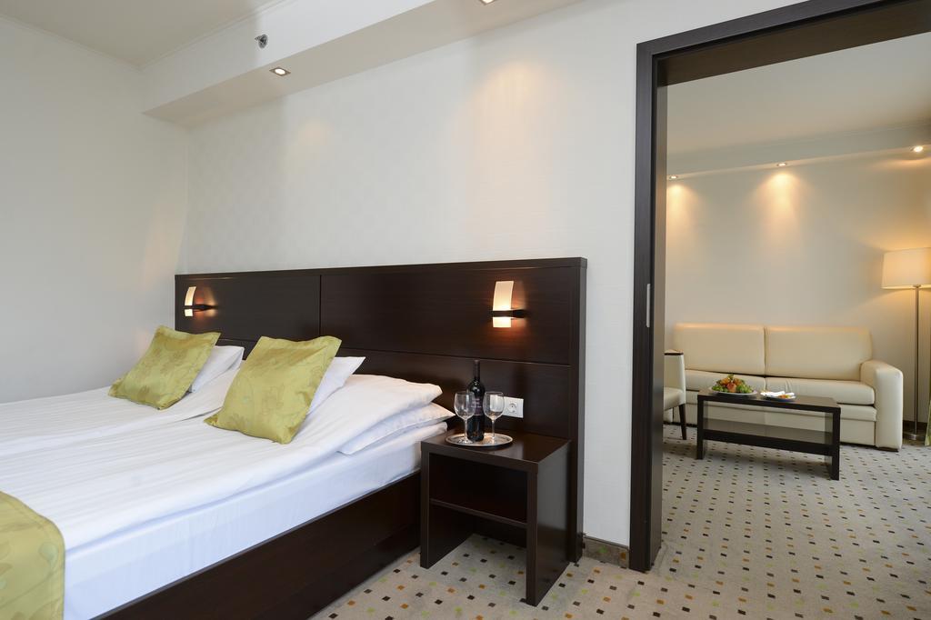 Hunguest Hotel Дьюла Екстер'єр фото