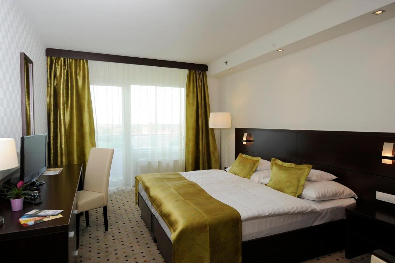 Hunguest Hotel Дьюла Екстер'єр фото